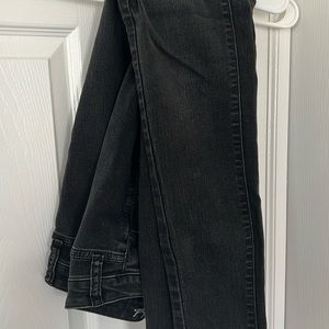 Universal thread black jeans with tapered bottom, size 2